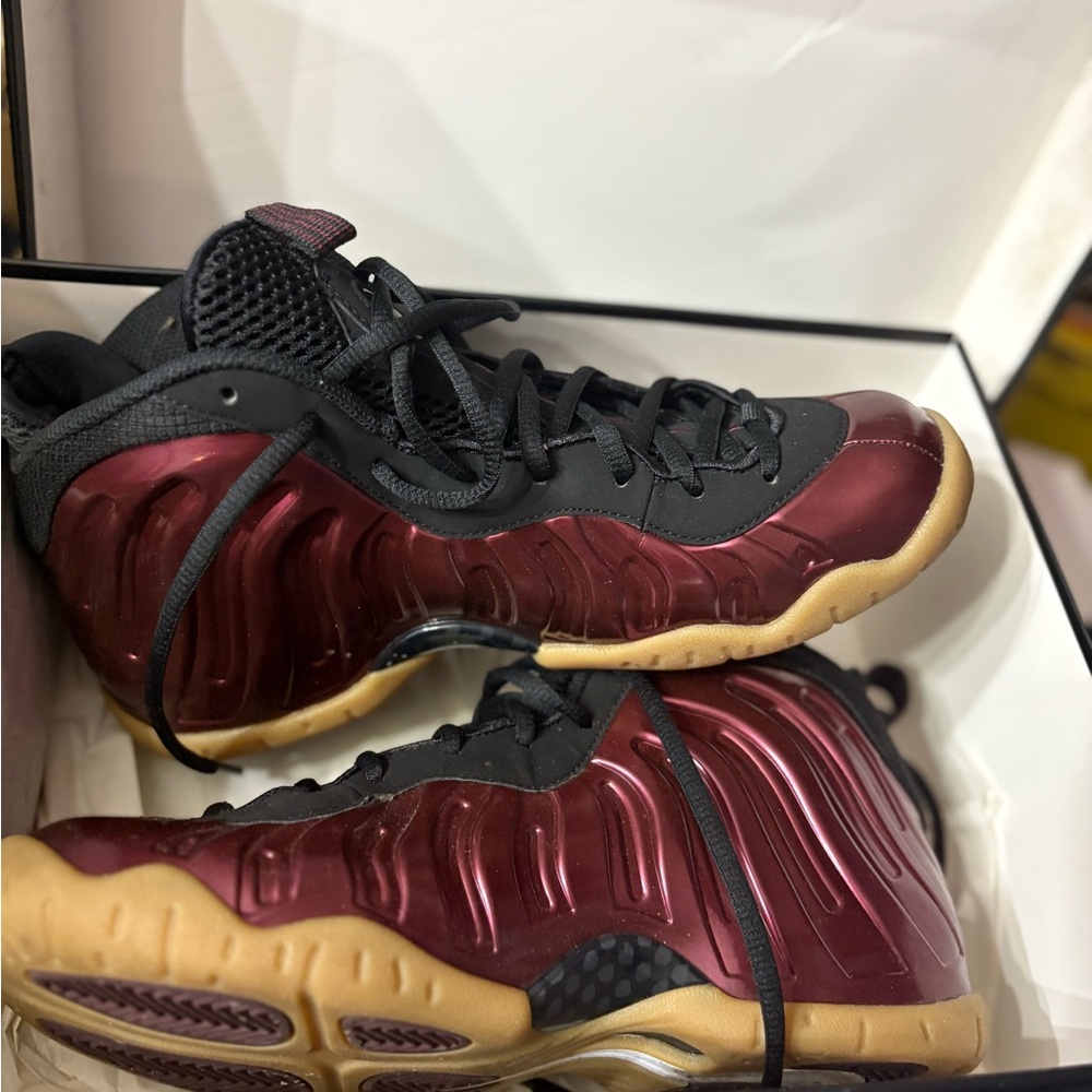 Nike Kids Sneakers in Black and Burgundy